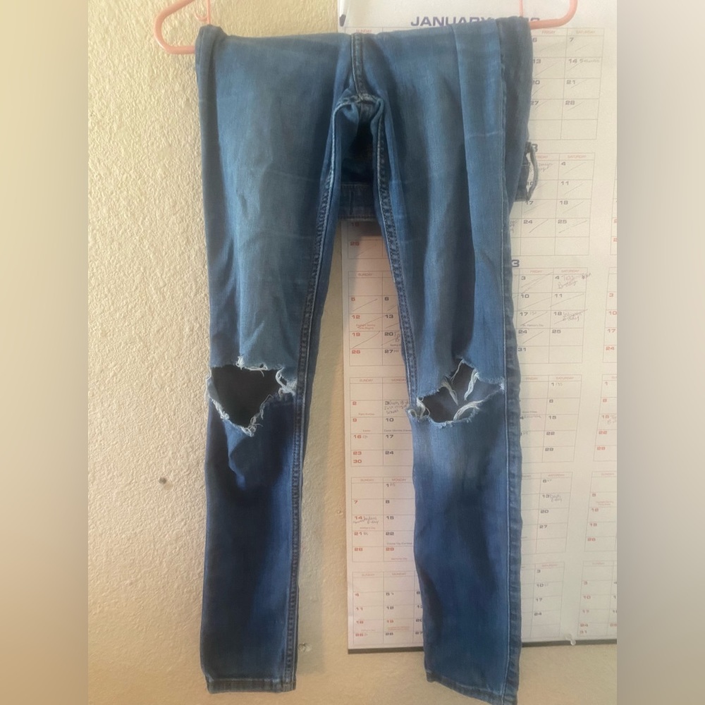 Jeans with styled holes